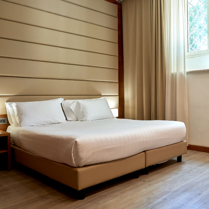 letto matrimoniale in camera d'albero