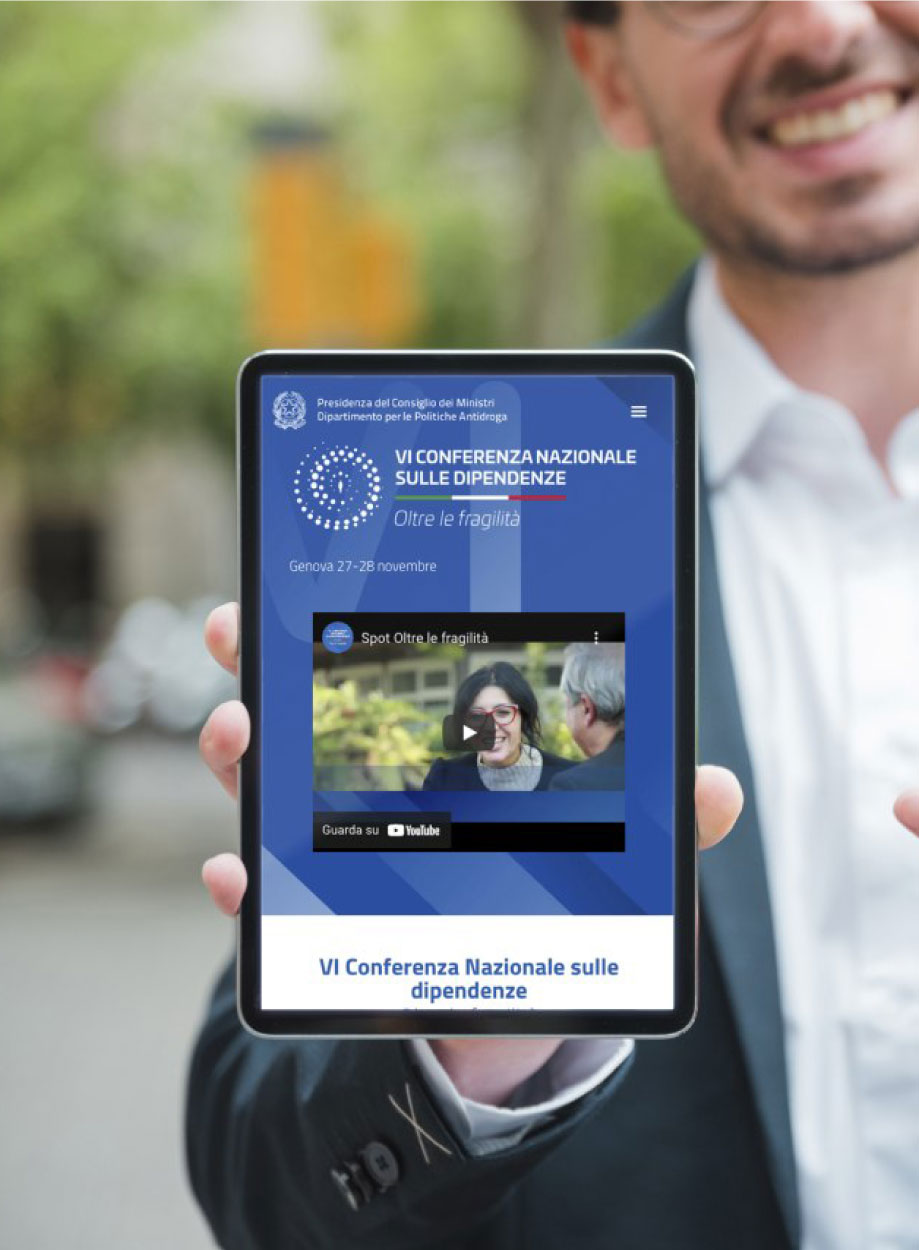 visualizzazione tramite tablet dello spot contro le dipendenze