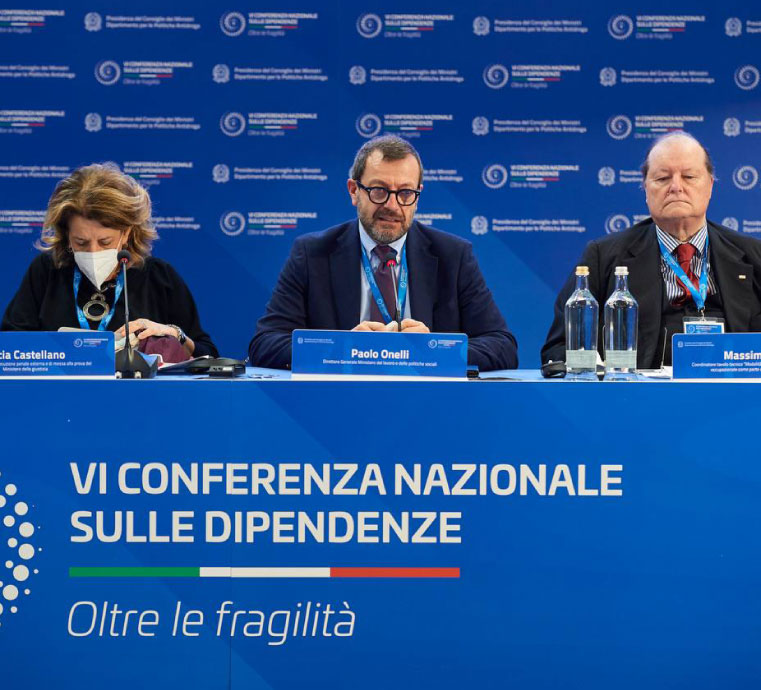 tavolo conferenza sulle dipendenze