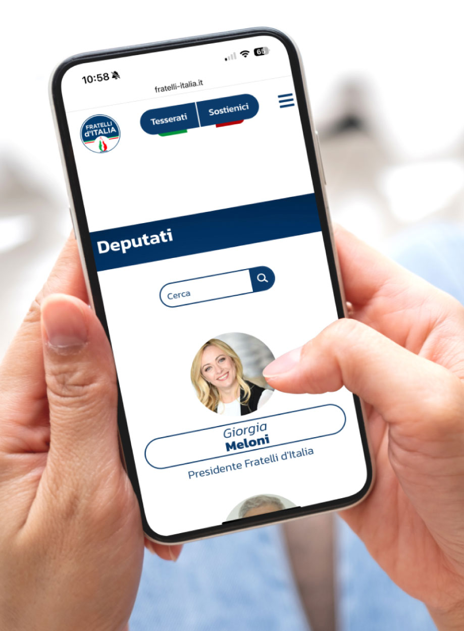 smartphone che visualizza la sezione deputati del sito di Fratelli D'Italia