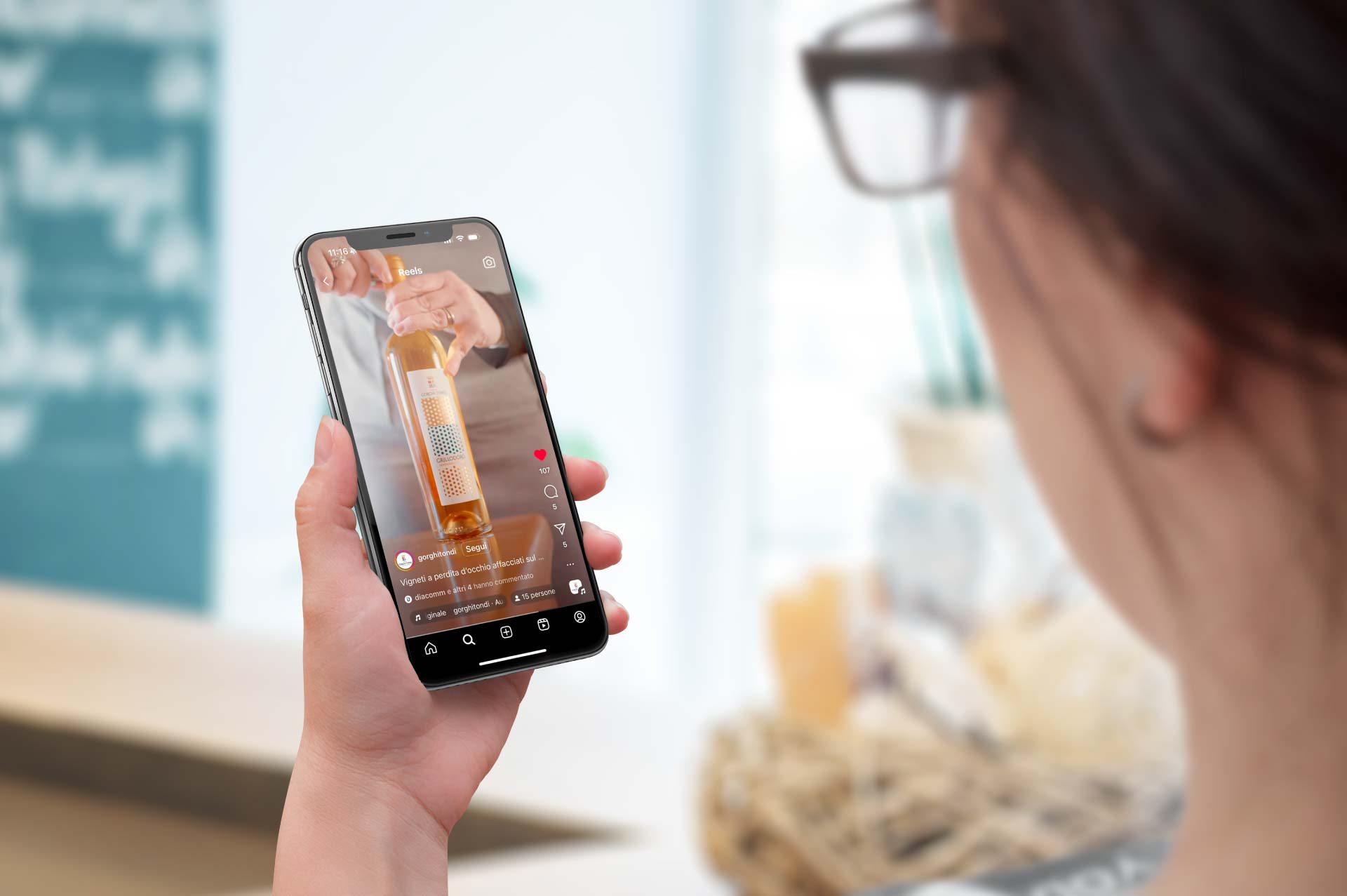 visualizzazione su smartphone di un reel su instagram della linea di vini Gorghi Tondi