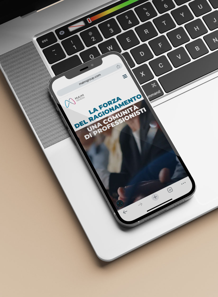 smartphone che visualizza il sito web di MAIM