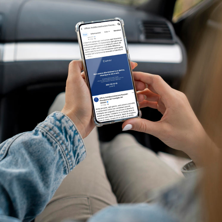 campagna social visualizzata su dispositivo mobile