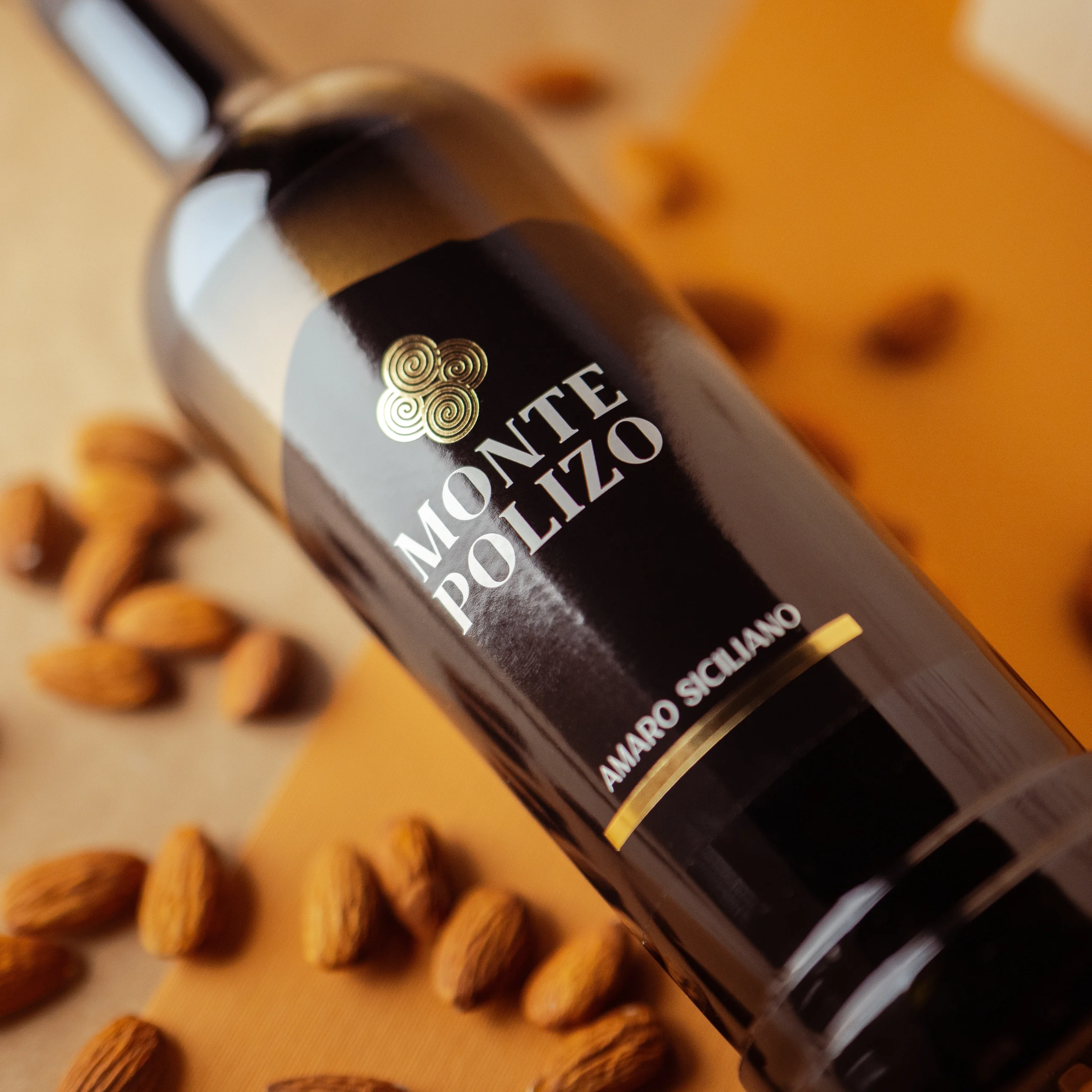 shooting fotografico bottiglia amaro Monte Polizo con nuova Brand Identity